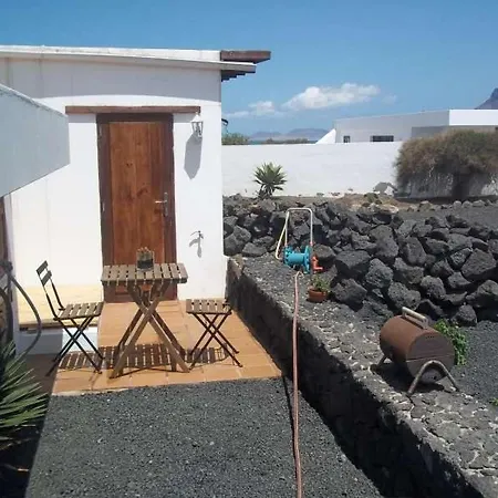 Sleeps 2 Wifi * Famara