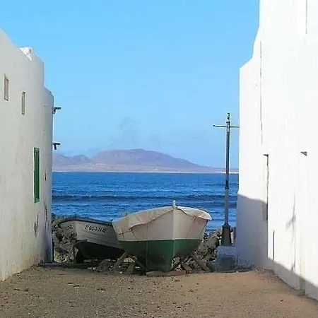 Holiday home Sleeps 2 Wifi Famara