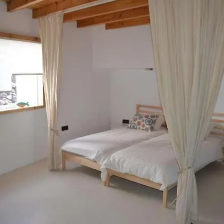 Sleeps 2 Wifi Holiday home *