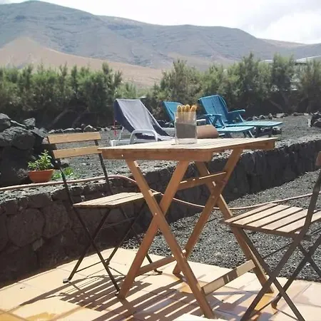 Sleeps 2 Wifi Famara