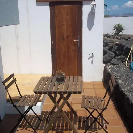 Sleeps 2 Wifi * Famara