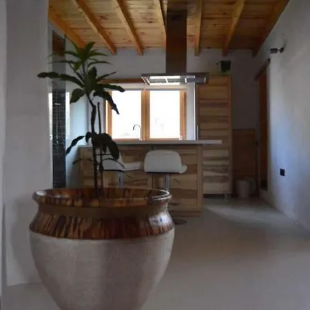 Sleeps 2 Wifi * Famara