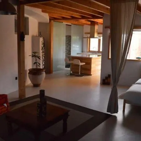 Sleeps 2 Wifi Holiday home Famara