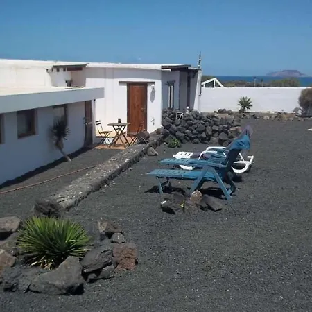 Sleeps 2 Wifi Famara
