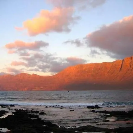 Sleeps 2 Wifi * Famara