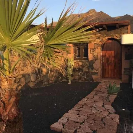 Sleeps 2 Wifi * Famara