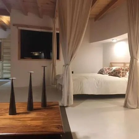Sleeps 2 Wifi Holiday home Famara